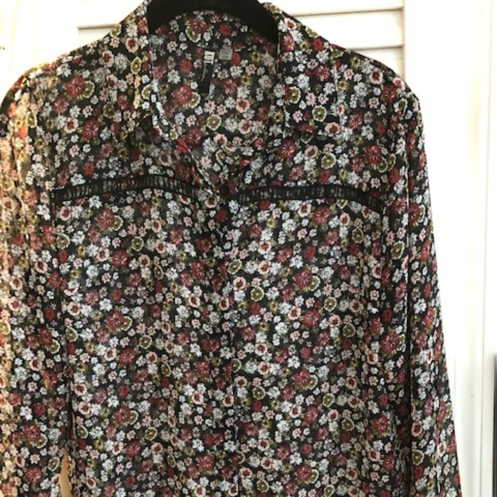Kut from the Kloth Lattice Trim Button Down Black Floral XSP Blouse Stitchfix